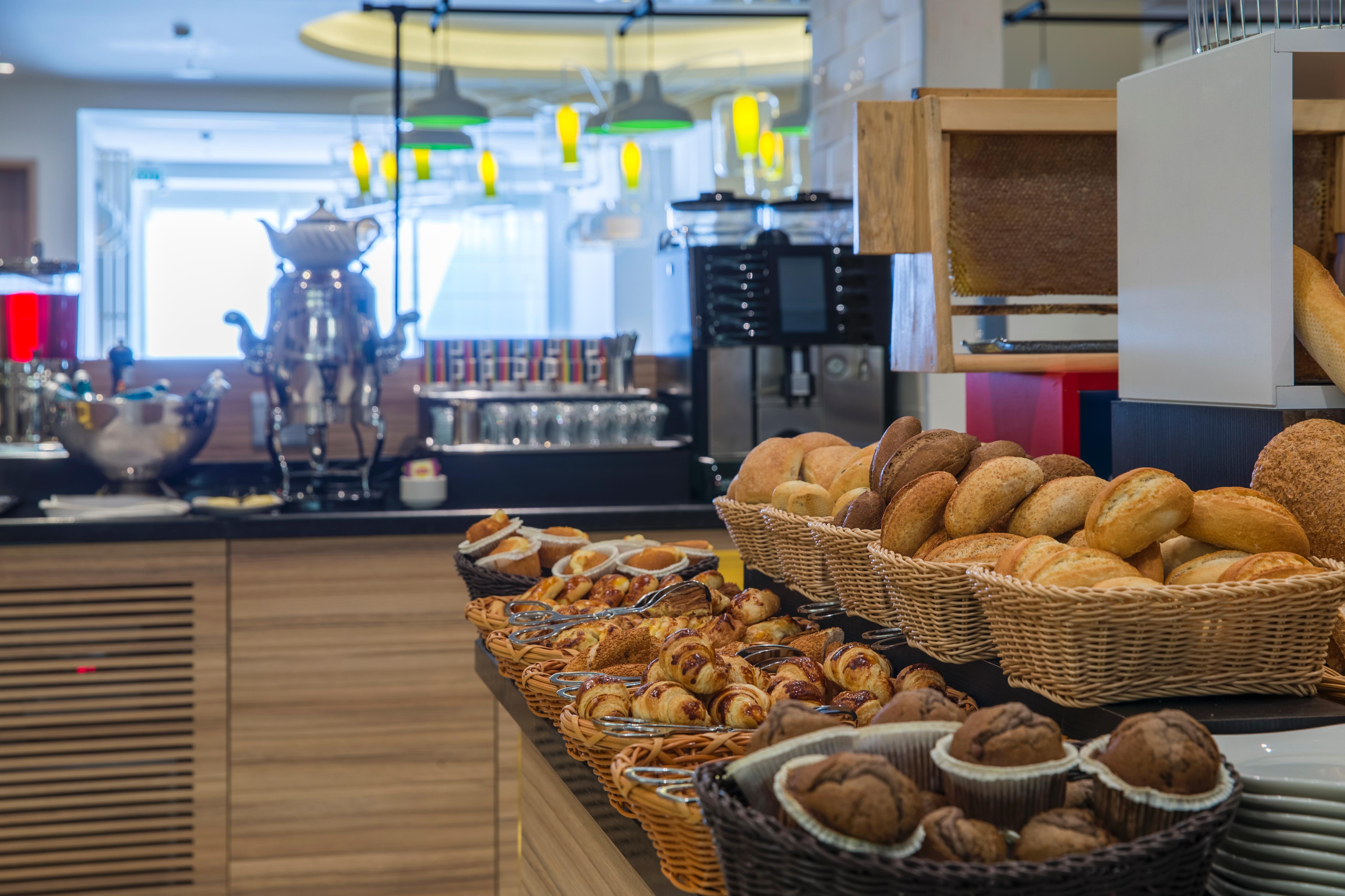 Park Inn By Radisson Istanbul Ataturk Airport — Photos 1